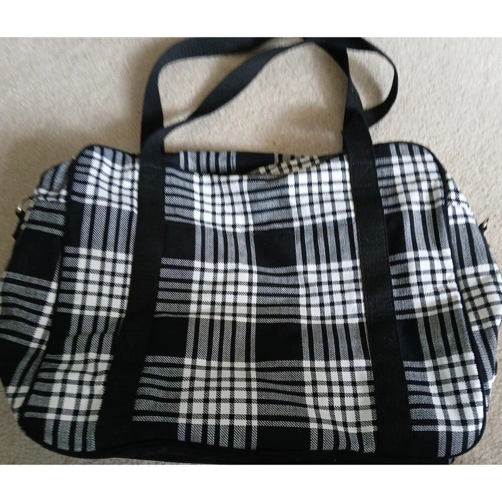 Thirty-One Weekend Black-White  Plaid Overnight Bag Xtra Strap Outside Pockets
